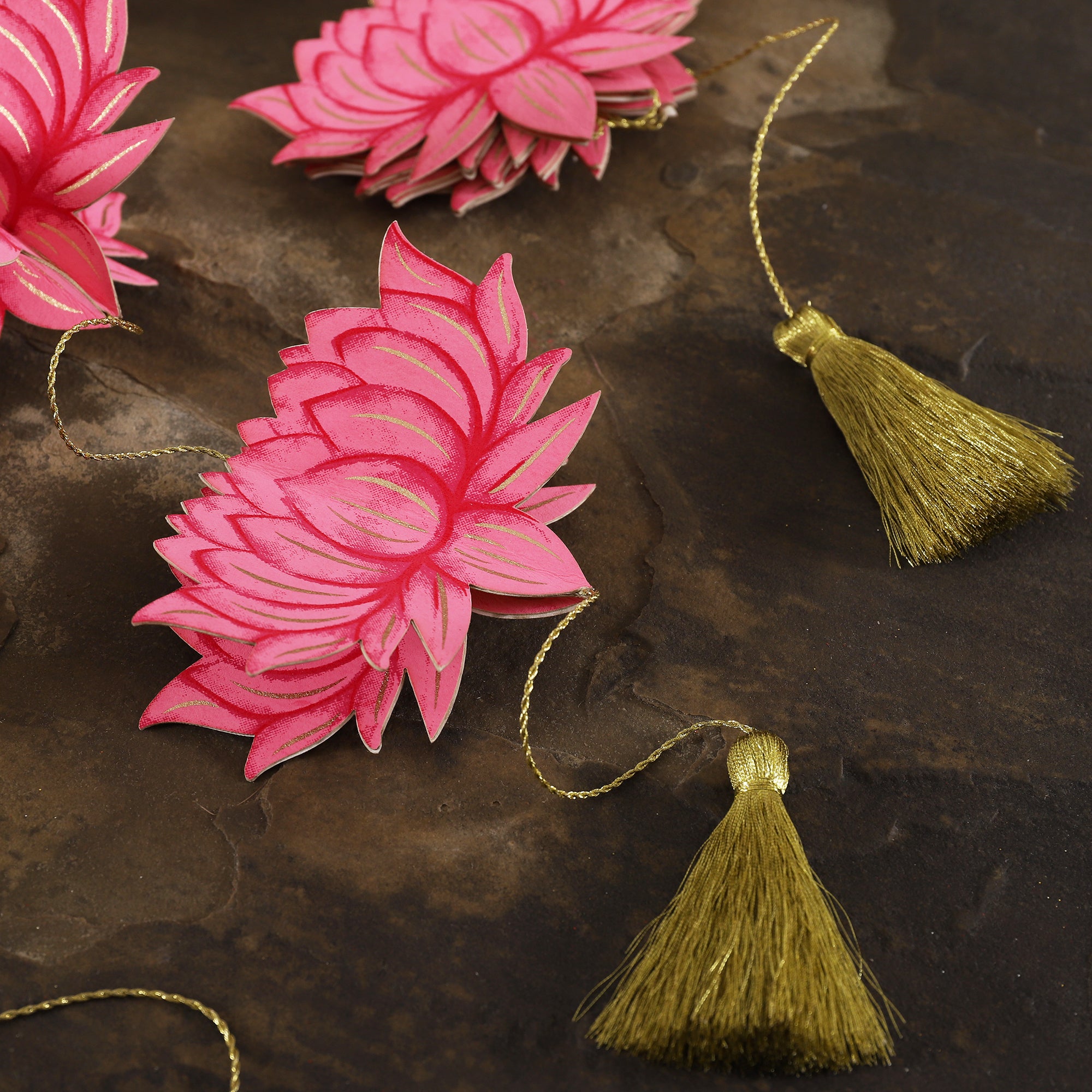 Lotus Dangler
