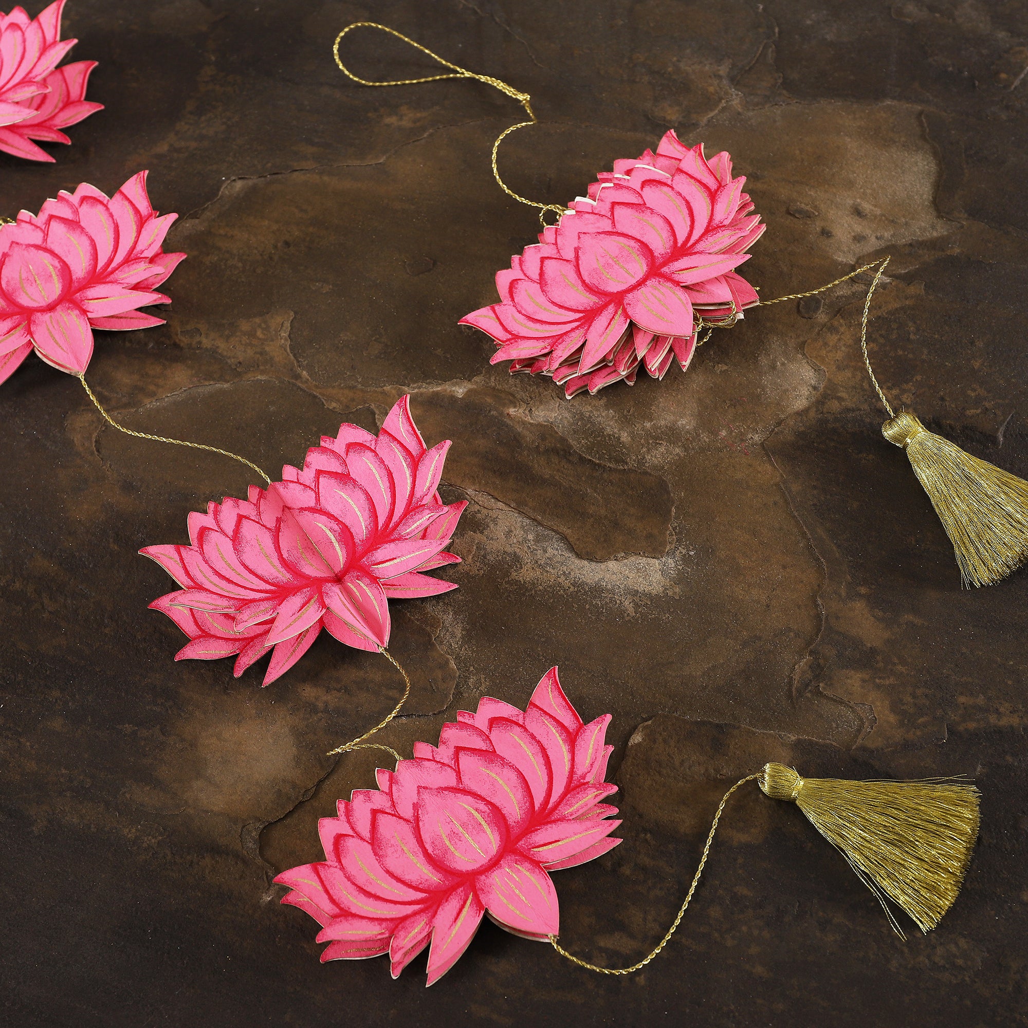 Lotus Dangler