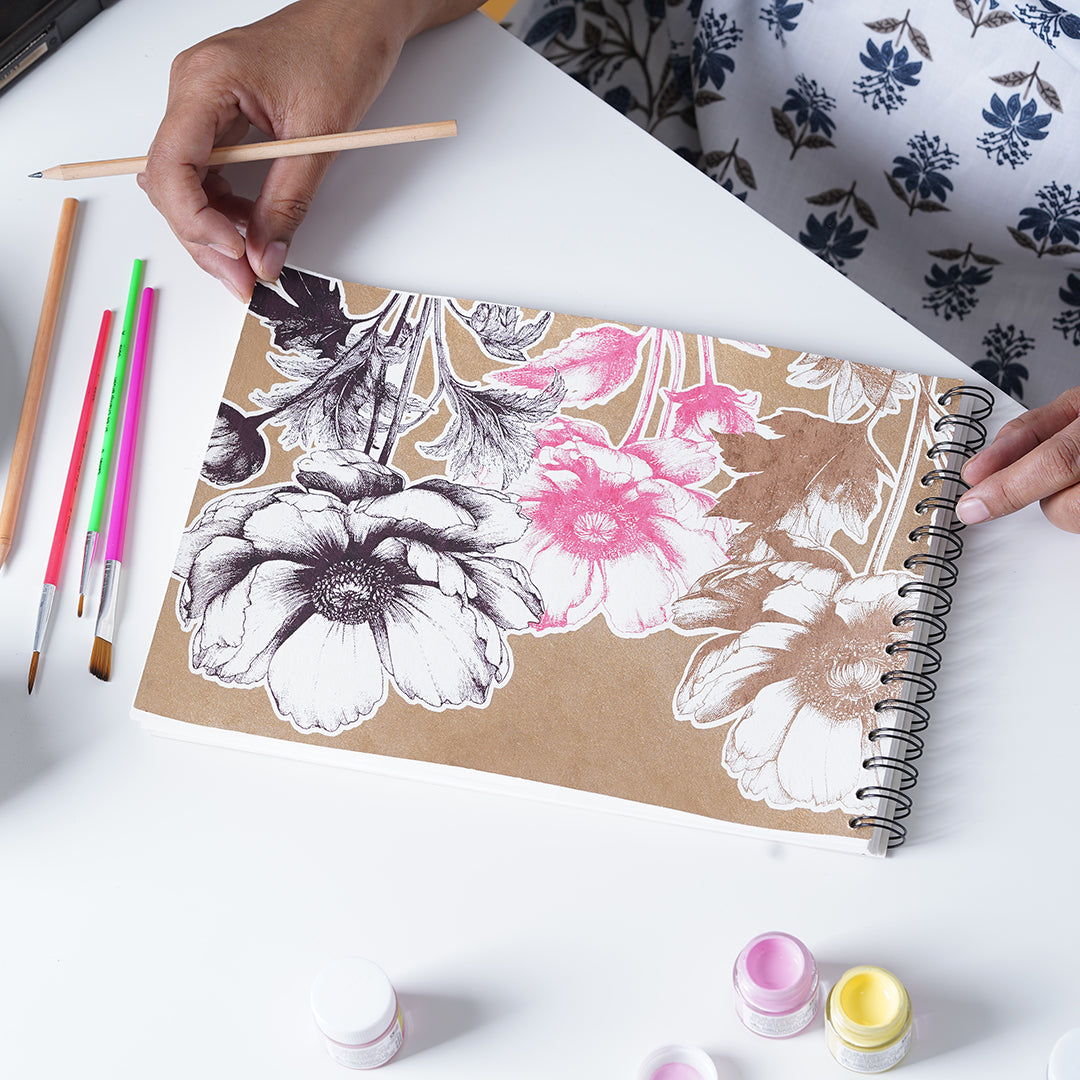 The Artist Christmas Gift Set (Artist Pouch & Sketchbook)