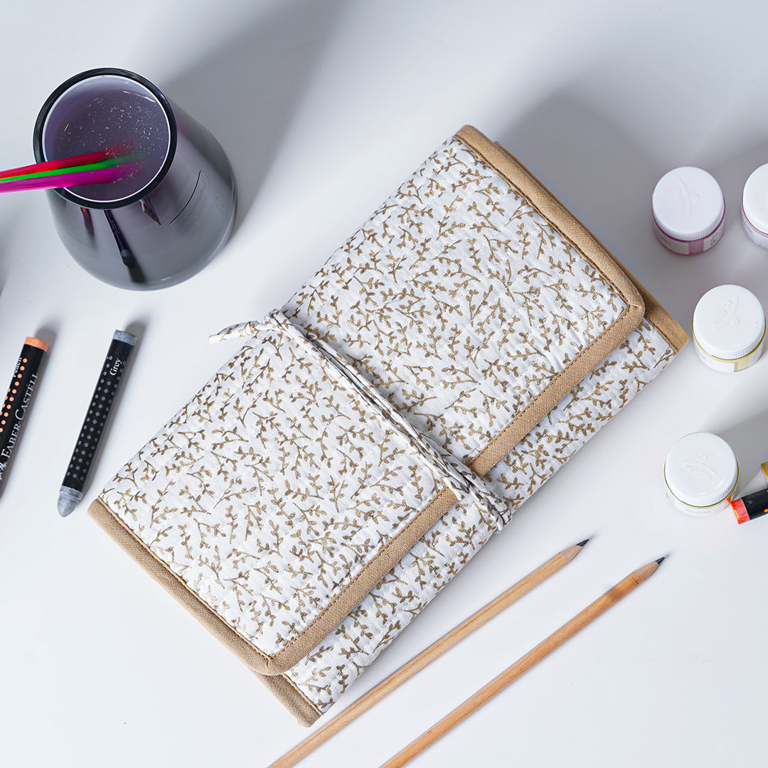 The Artist Christmas Gift Set (Artist Pouch & Sketchbook)