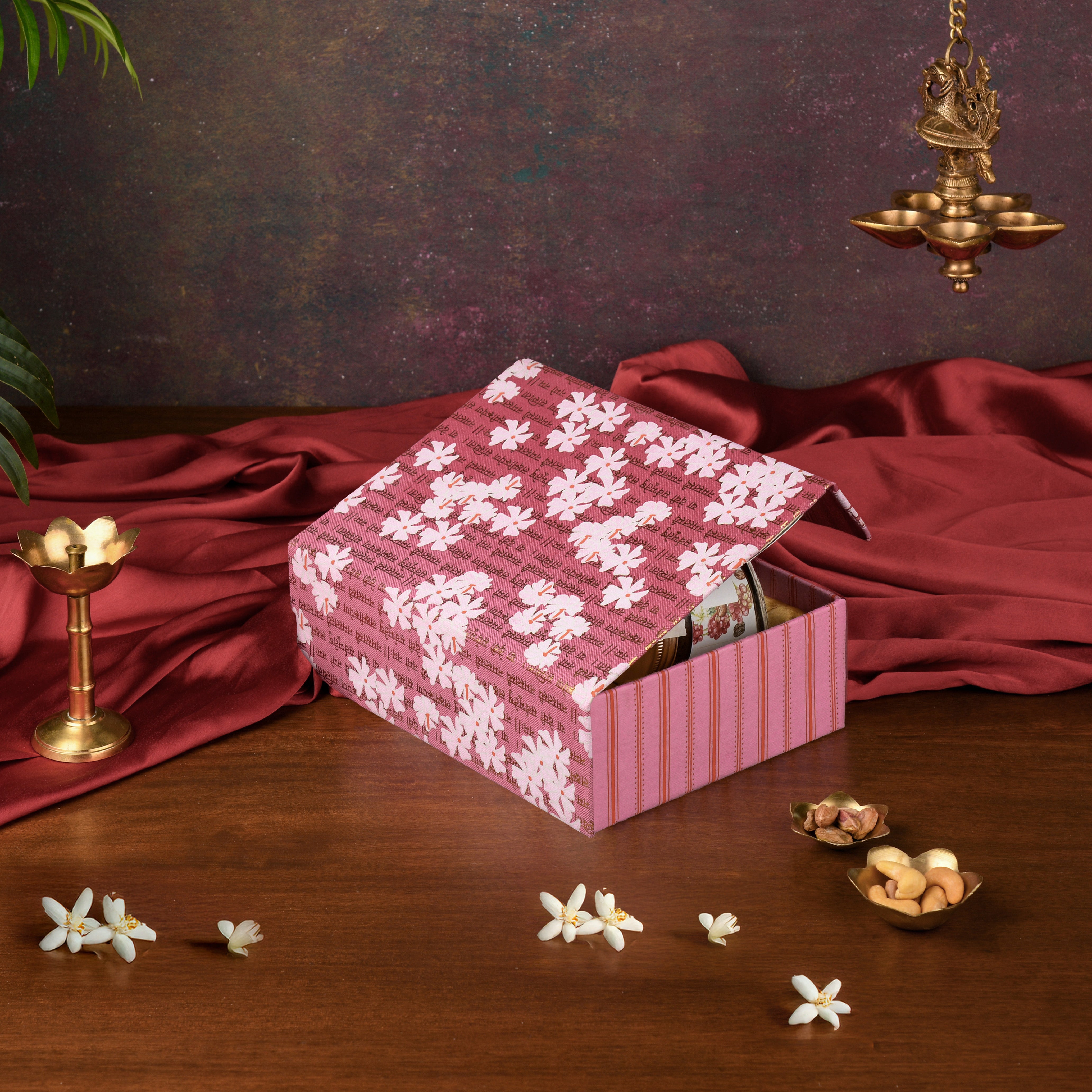 Harshringar Medium Gift Box