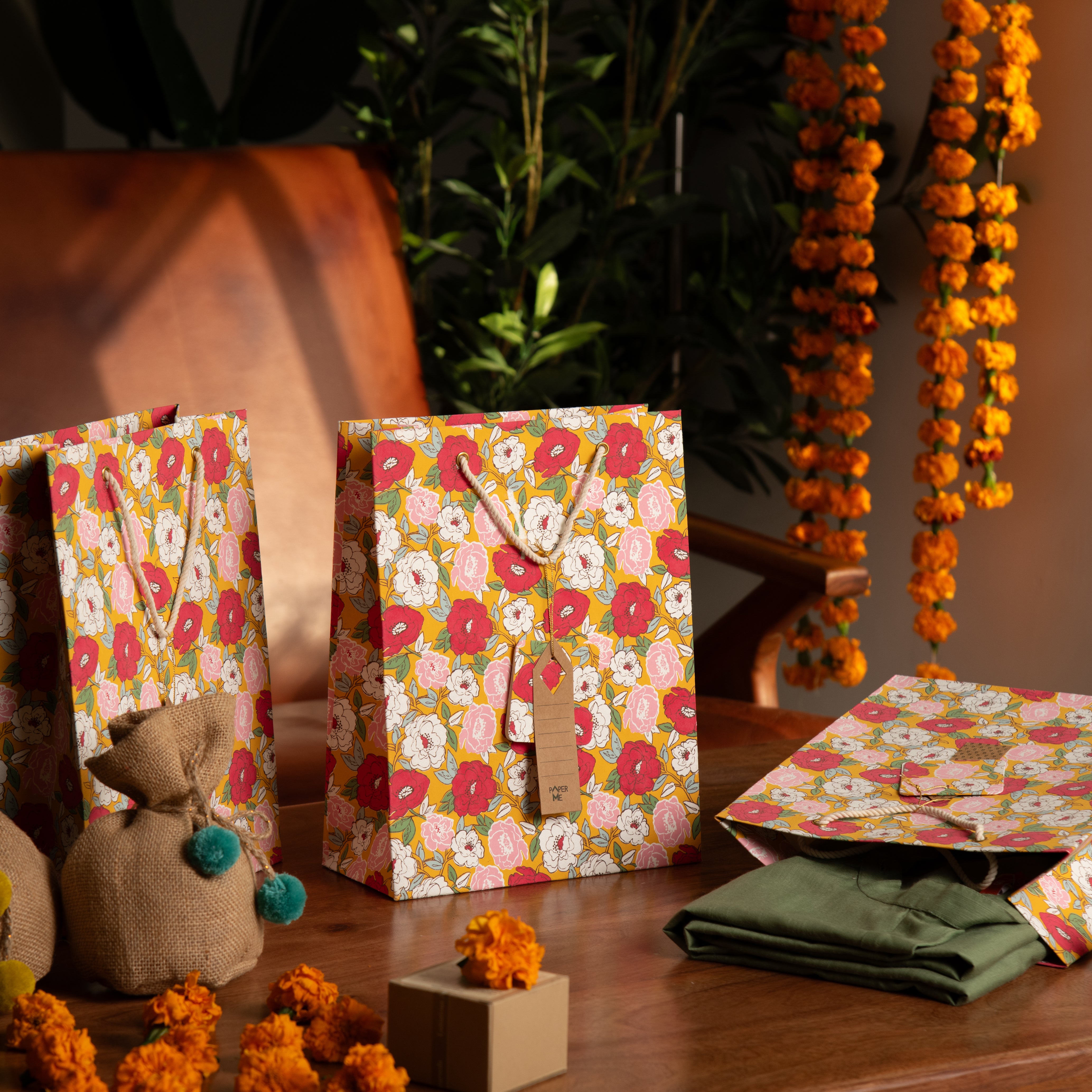 Phool Box Shop Gulbahar Small Gift Box – PaperMe