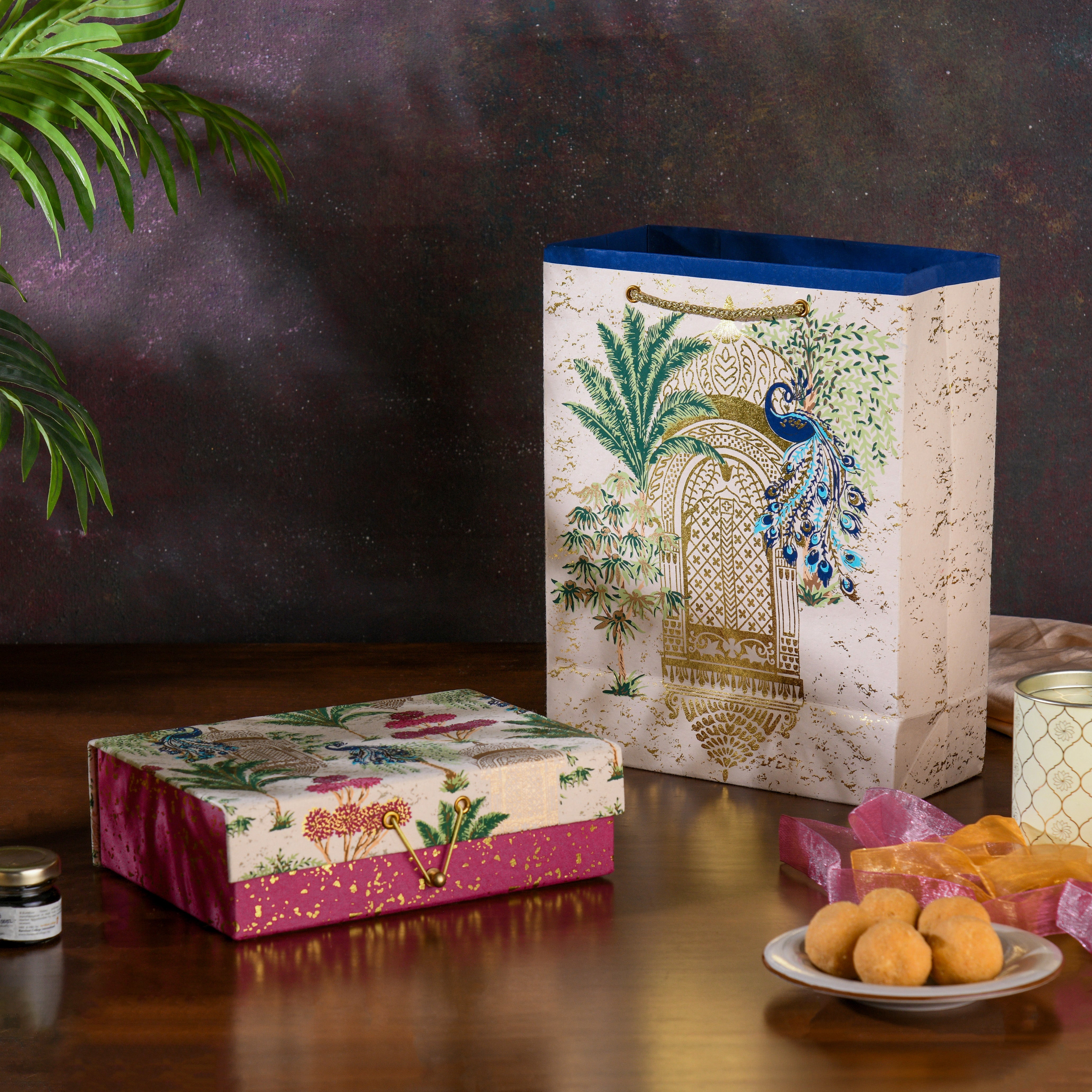 Vrindavan Medium Box & Bag (Set of 5)