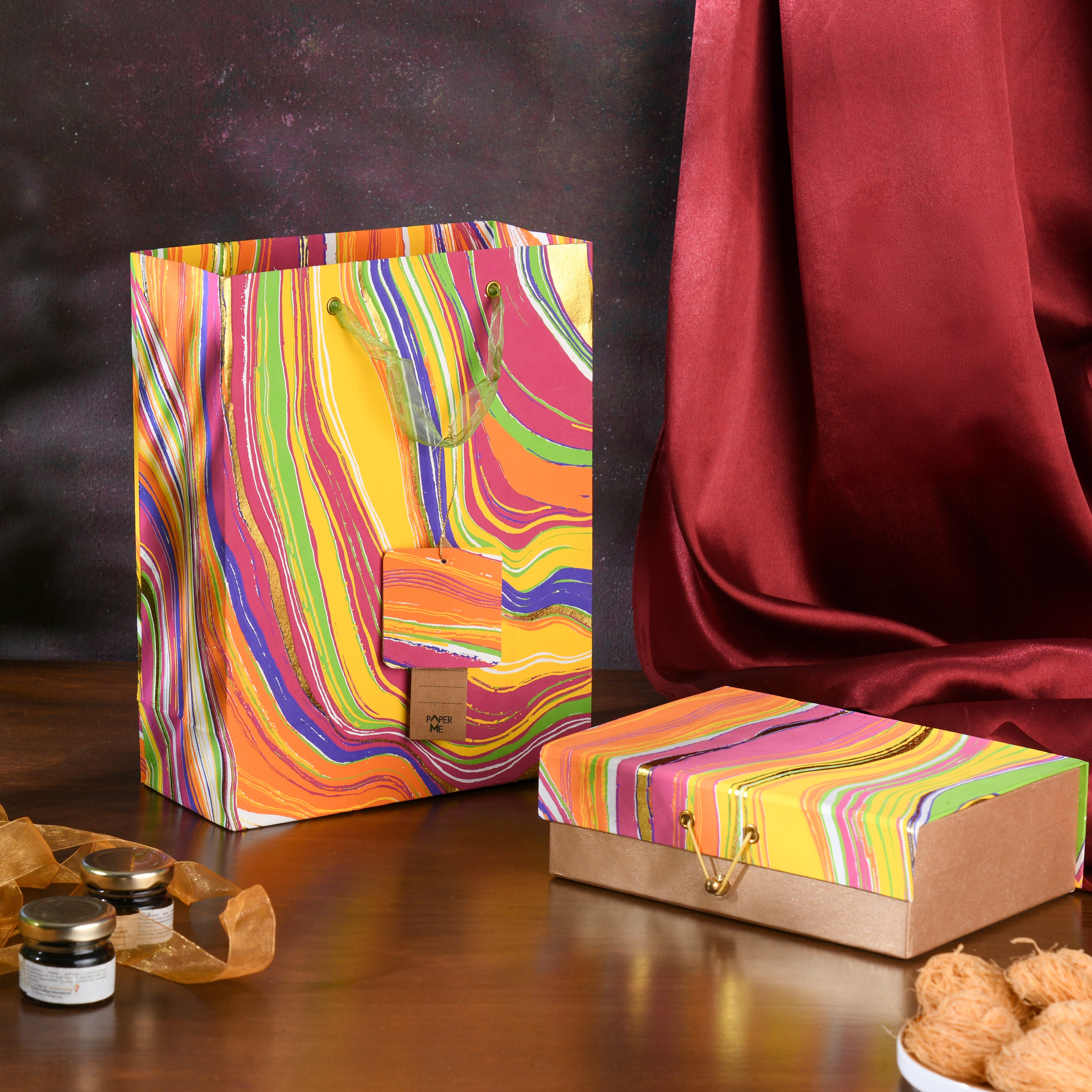 Leheriya Medium Box & Bag (Set of 5)