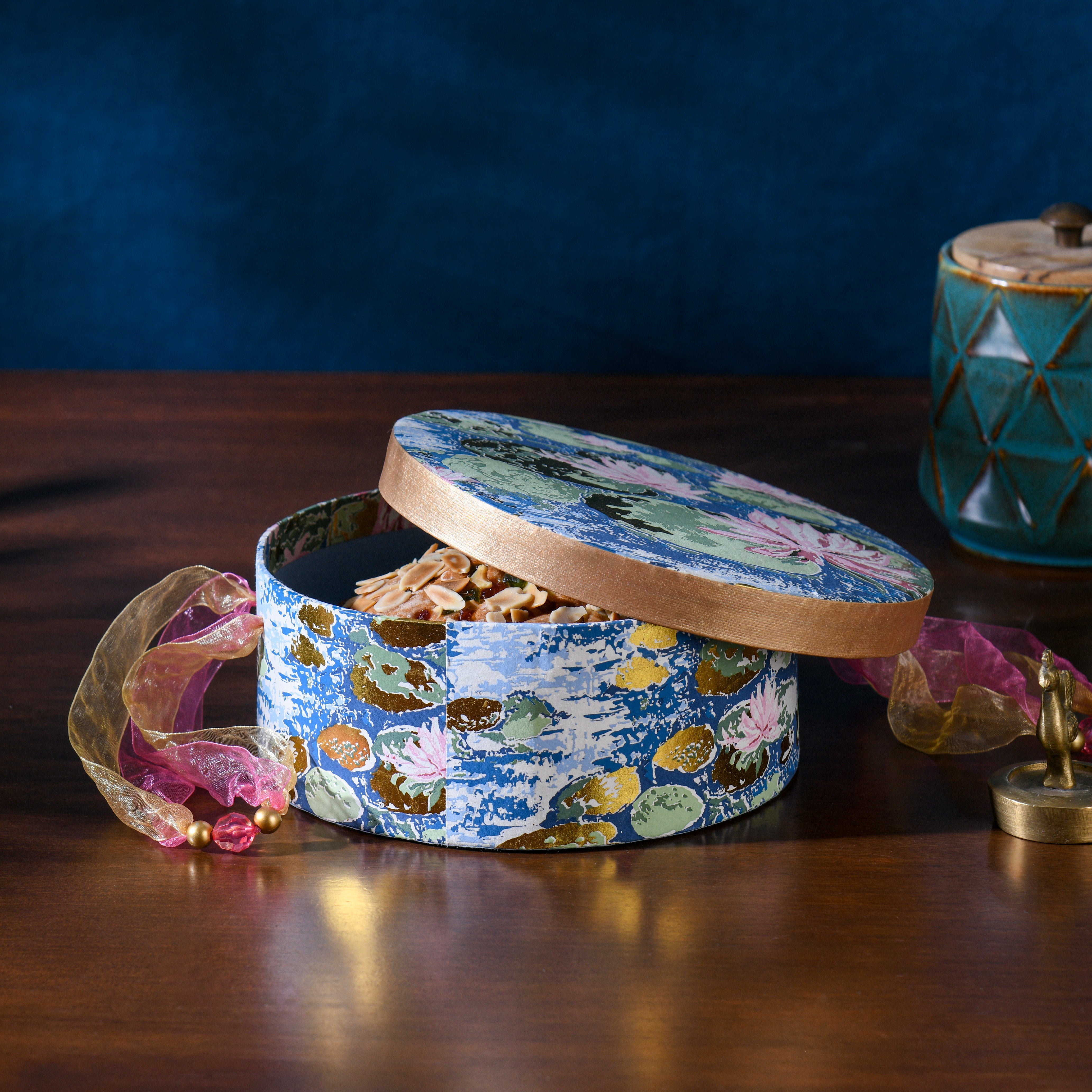 Jalaj Round Gift Box